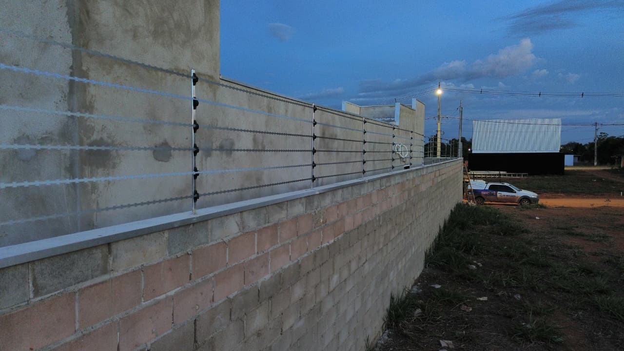 Residência — Cerca Elétrica com Concertina Reta — foto 2