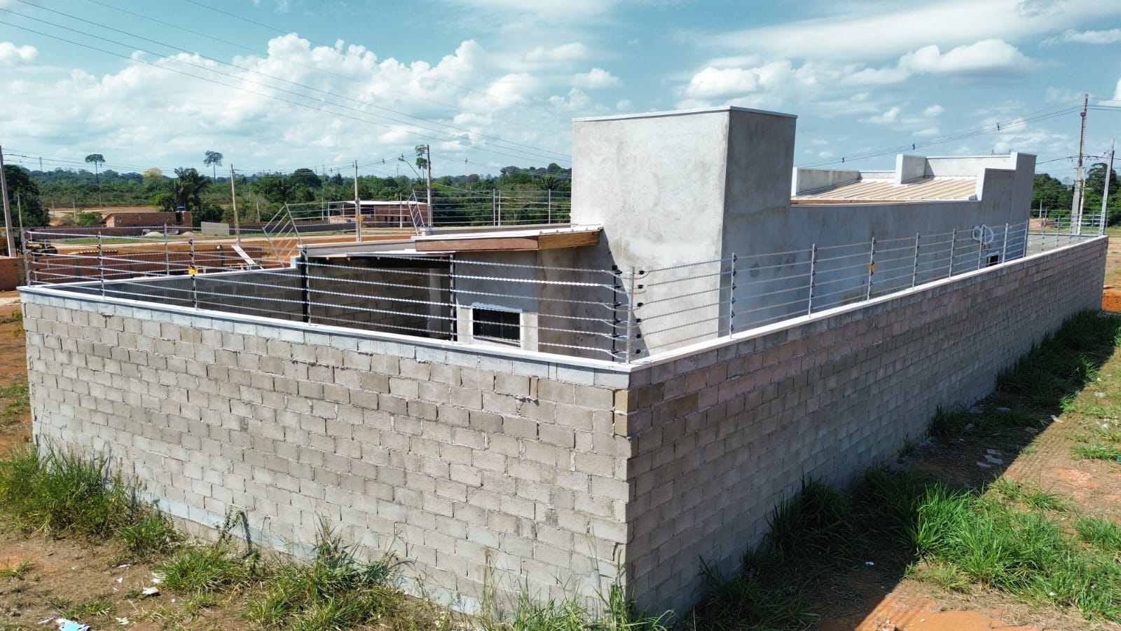 Residência — Cerca Elétrica com Concertina Reta — foto 5
